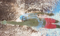 【足彩网体育公司】米兰下赛季第二客场球衣配色曝光，黑金交织演绎时尚传奇