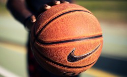 足彩网平台：意甲巅峰对决国际米兰力克那不勒斯，西甲保级激战莱万特与西班牙人握手言和