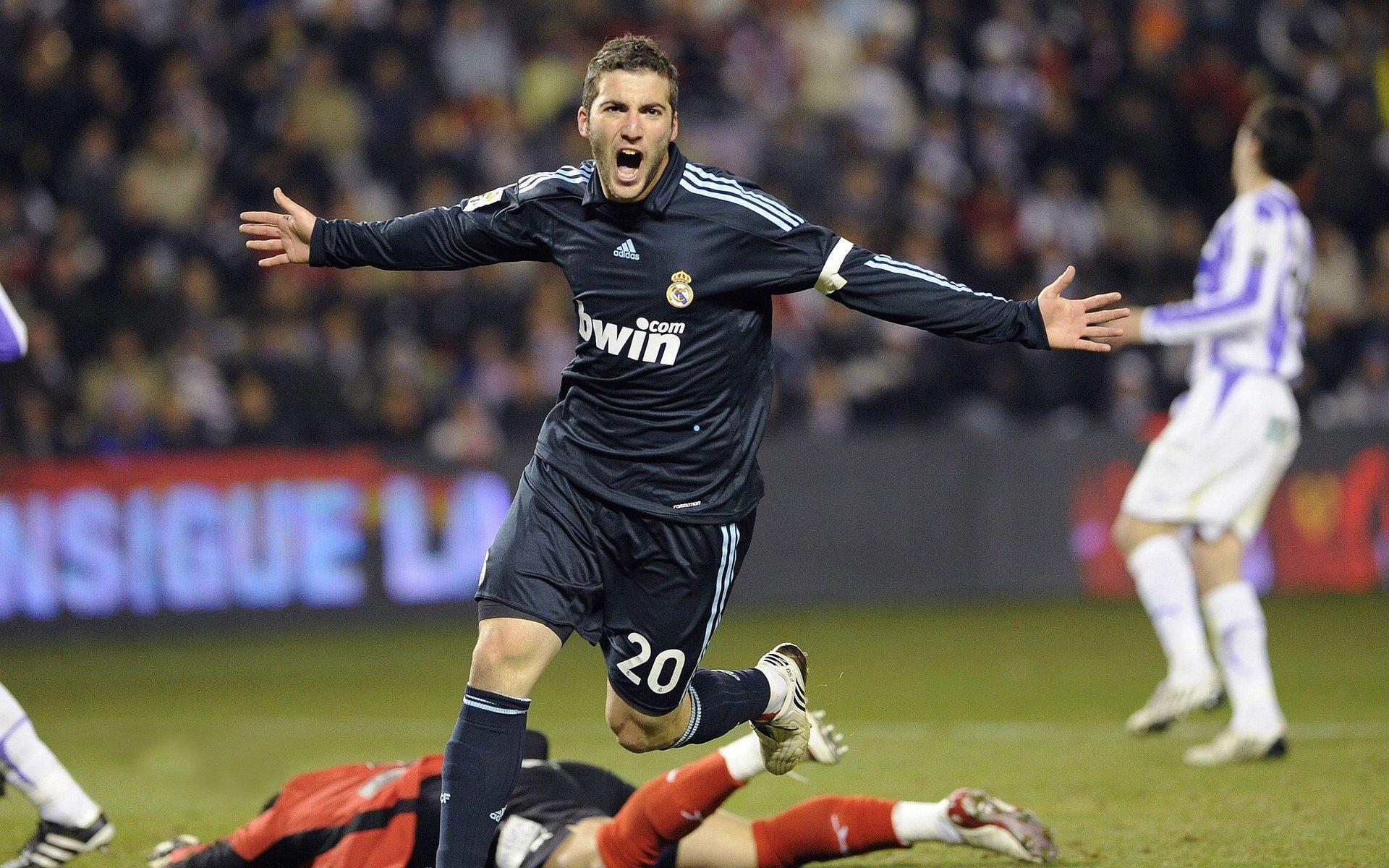 曼联复兴之路的十字路口，放弃格拉斯纳，全力追逐纳格尔斯曼方为上策