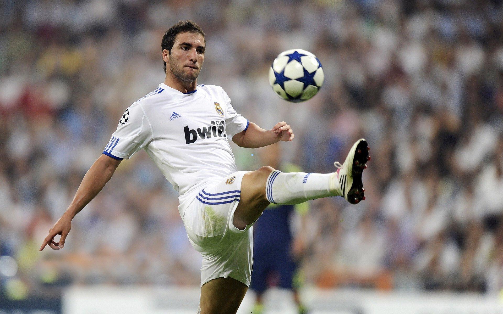 马塞利诺直言巴萨缺乏新意，剖析现代足球体能至上门槛